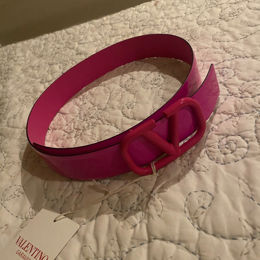 Auth. Valentino belt, spring 2022, NWT